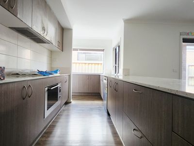 95 Holyoake Parade, Manor Lakes