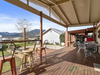 32 Young Crescent, Tawonga South