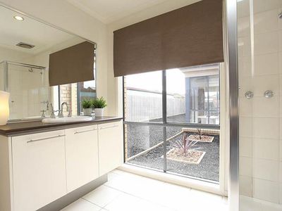 13 Chestnut Grove, Werribee