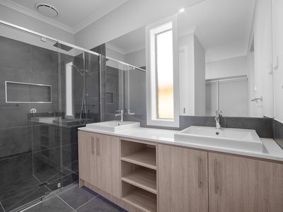 6 Tuscalee Tce, Thornhill Park