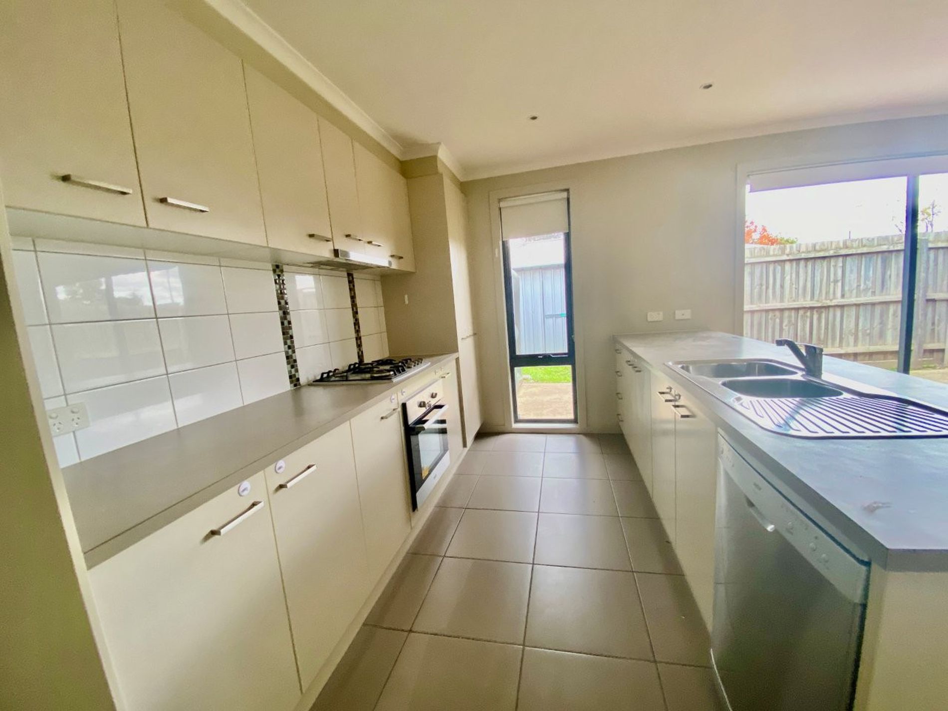 2 / 181 Riversdale Drive , Tarneit