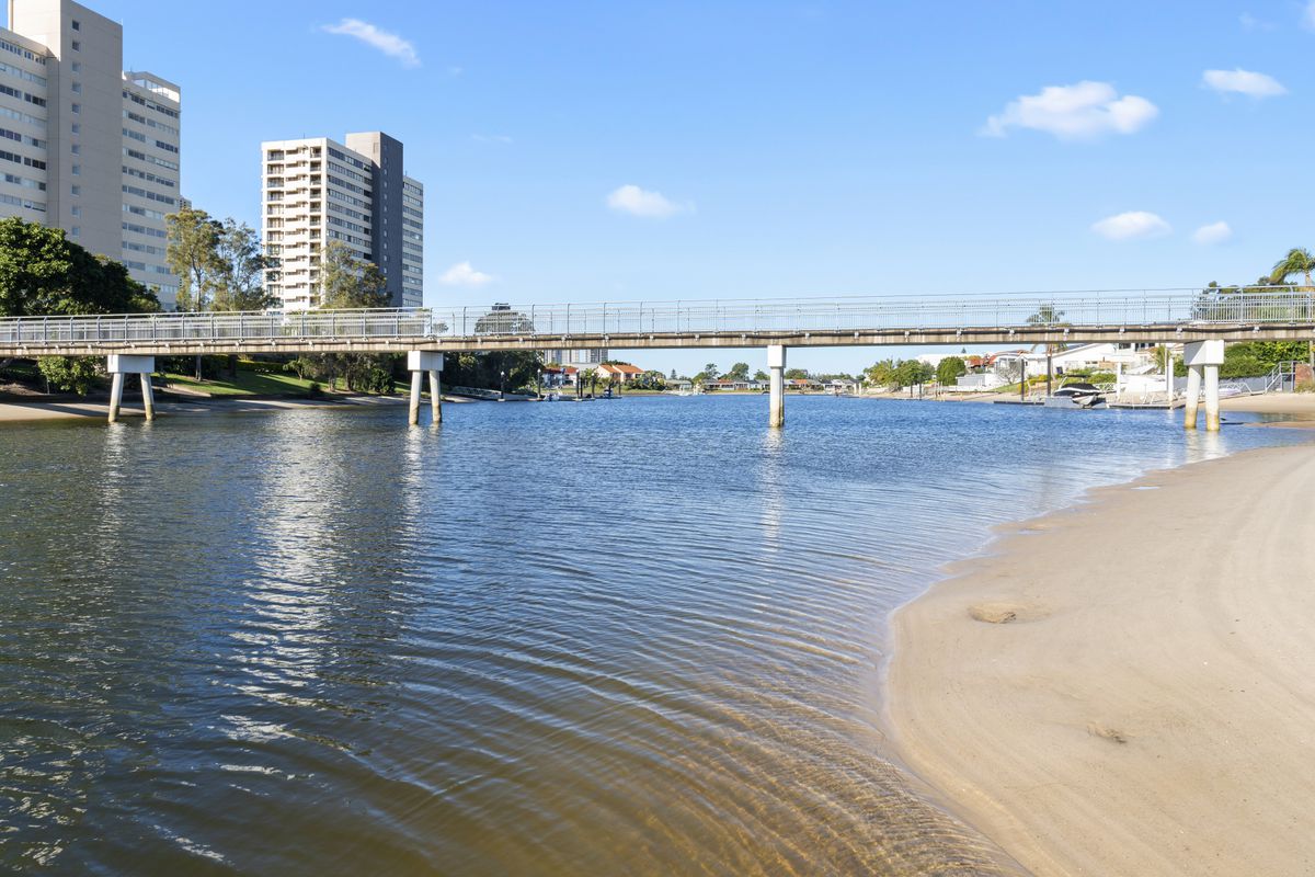 2 / 22 Dunlop Court, Mermaid Waters