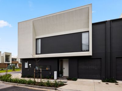2 John Mckinna Circuit, Taperoo