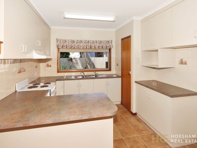 2 / 5 George Street, Horsham