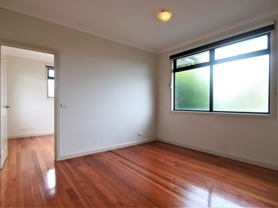 1 / 52 Mount Street, Glen Waverley
