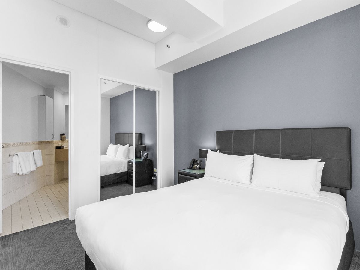 1002 / 12 Victoria Avenue, Perth