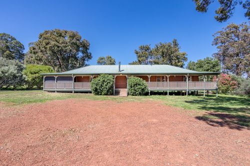 10 Camfield Place, Bedfordale