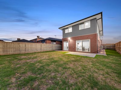 1 Growling Grass Drive, Clyde North
