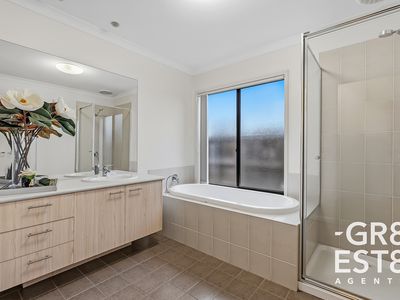 24 Von Nida Drive, Cranbourne North