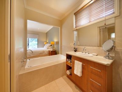 2 Bindi Court, Lavington