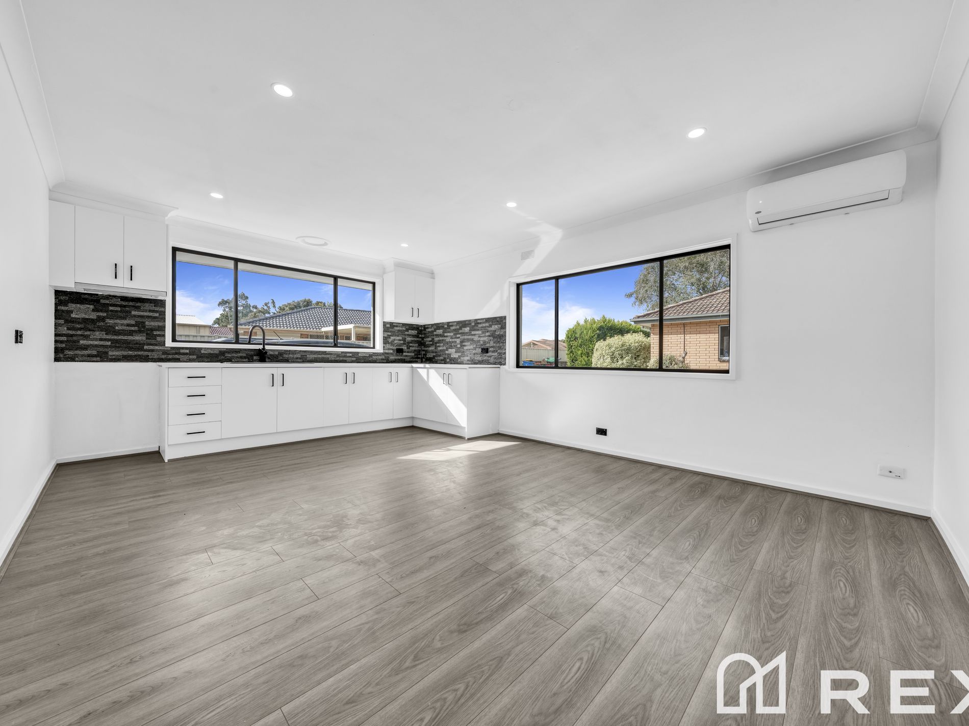 2 / 16-18 Heywood Crescent, Cranbourne North