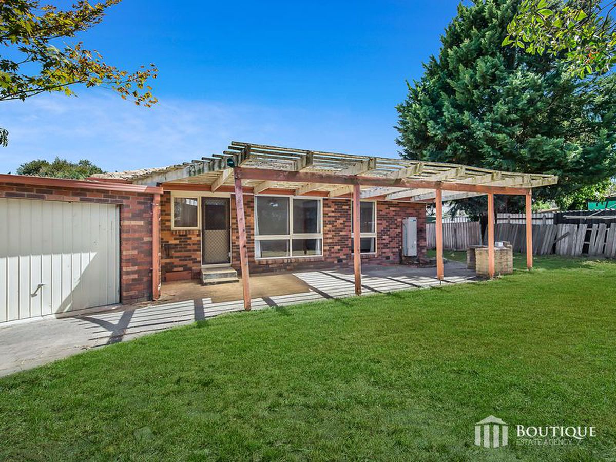 4 Oaktree Drive, Hampton Park