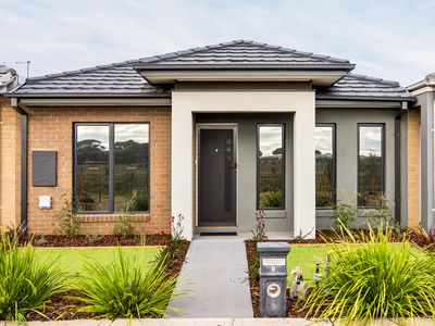9 Papaya Walk, Manor Lakes