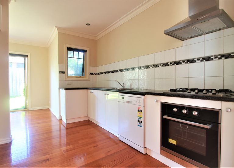 2 / 6 Macrina Street, Oakleigh East