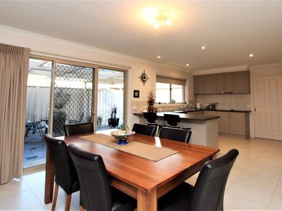 1 / 52 Cambridge Drive, Mansfield