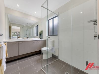 12 Bindarri Road, Manor Lakes