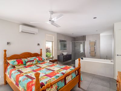 679 Boat Harbour Drive, Urangan