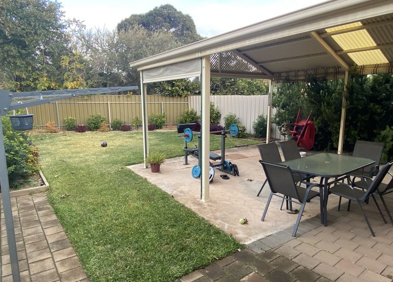 10 Sandison Avenue, Park Holme