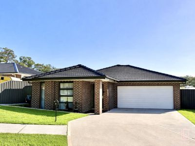 5 Cooyal Avenue, Woongarrah