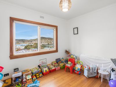 16 Oliver Avenue, Lindisfarne