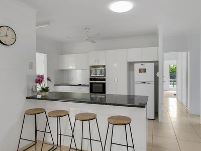 64B Harley Street, Kamerunga