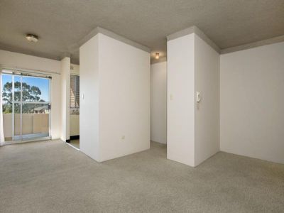 13 / 32 Guinea Street, Kogarah