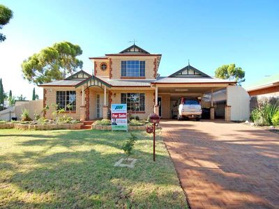 24 Riverina Way, Hannans