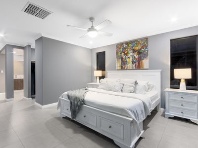 64 Hillhouse Way, Piara Waters