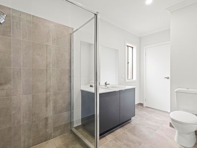 47 Skipper Avenue, Lara