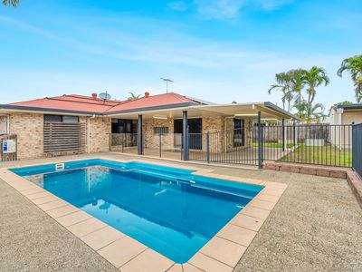 10 Vassallo Drive, Glenella