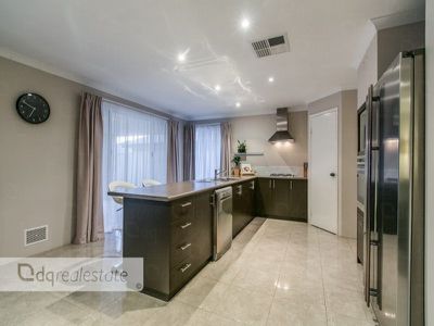 18 Liriope Parkway, Sinagra