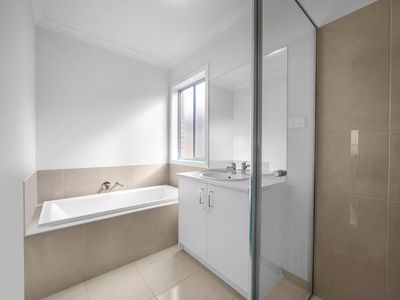 86 Haze Drive, Point Cook