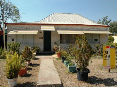 164 Crane street, Longreach