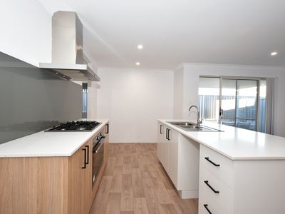 7 Klondyke Street, Piara Waters