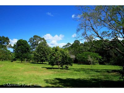 218 Western Avenue, Montville