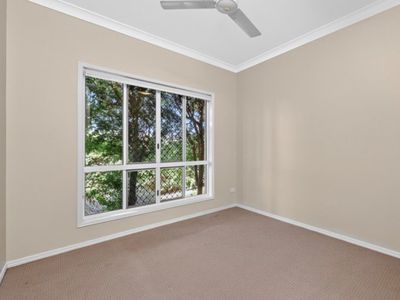 9 Lexington Drive, Lammermoor
