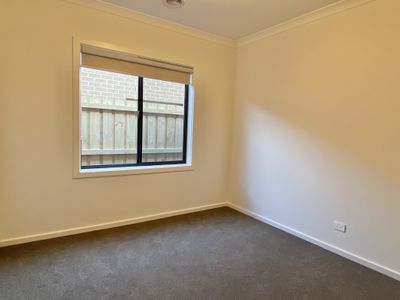33 Ruthven Way, Mambourin