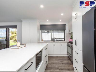 20 Viewbay Court, Lovely Banks