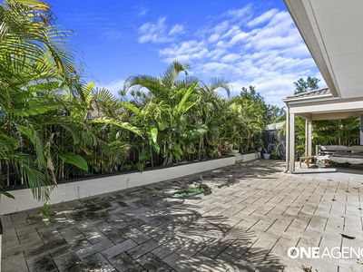 110 / 230 Pulgul Street, Urangan