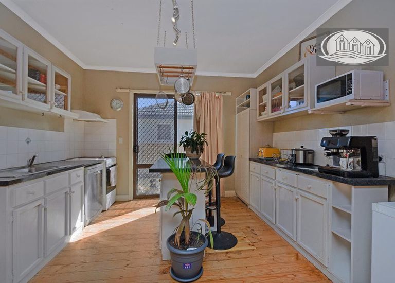 273 Hanlon Parade, Portland