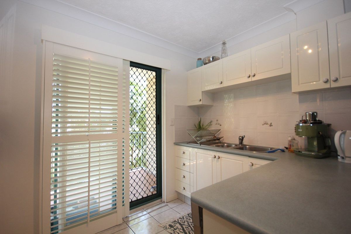 2 / 39 Rolle Street, Holland Park West