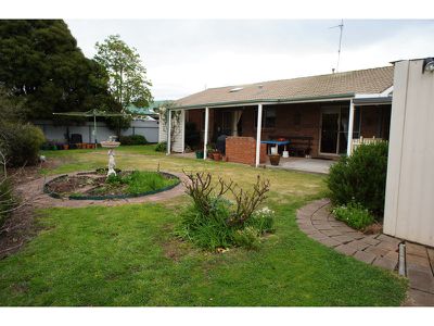 6 Lukin Court, Horsham