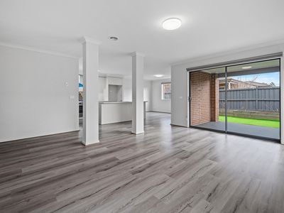 33 Burford Way, Cranbourne North
