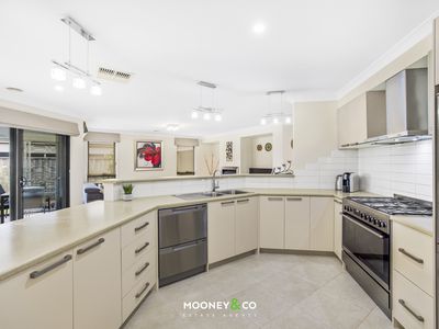 33 Yammerbook Way, Cranbourne East