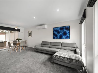 1 Corhanwarrabul Close, Rowville