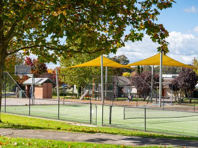 4 Hillock Avenue, East Albury