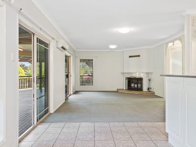 30 Glenmore Crescent, Rochedale South