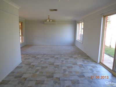 22 John Glenn Place, Dubbo
