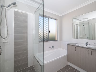 11 Aquila Loop, Piara Waters