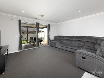 2 GEORGINA STREET, Wodonga